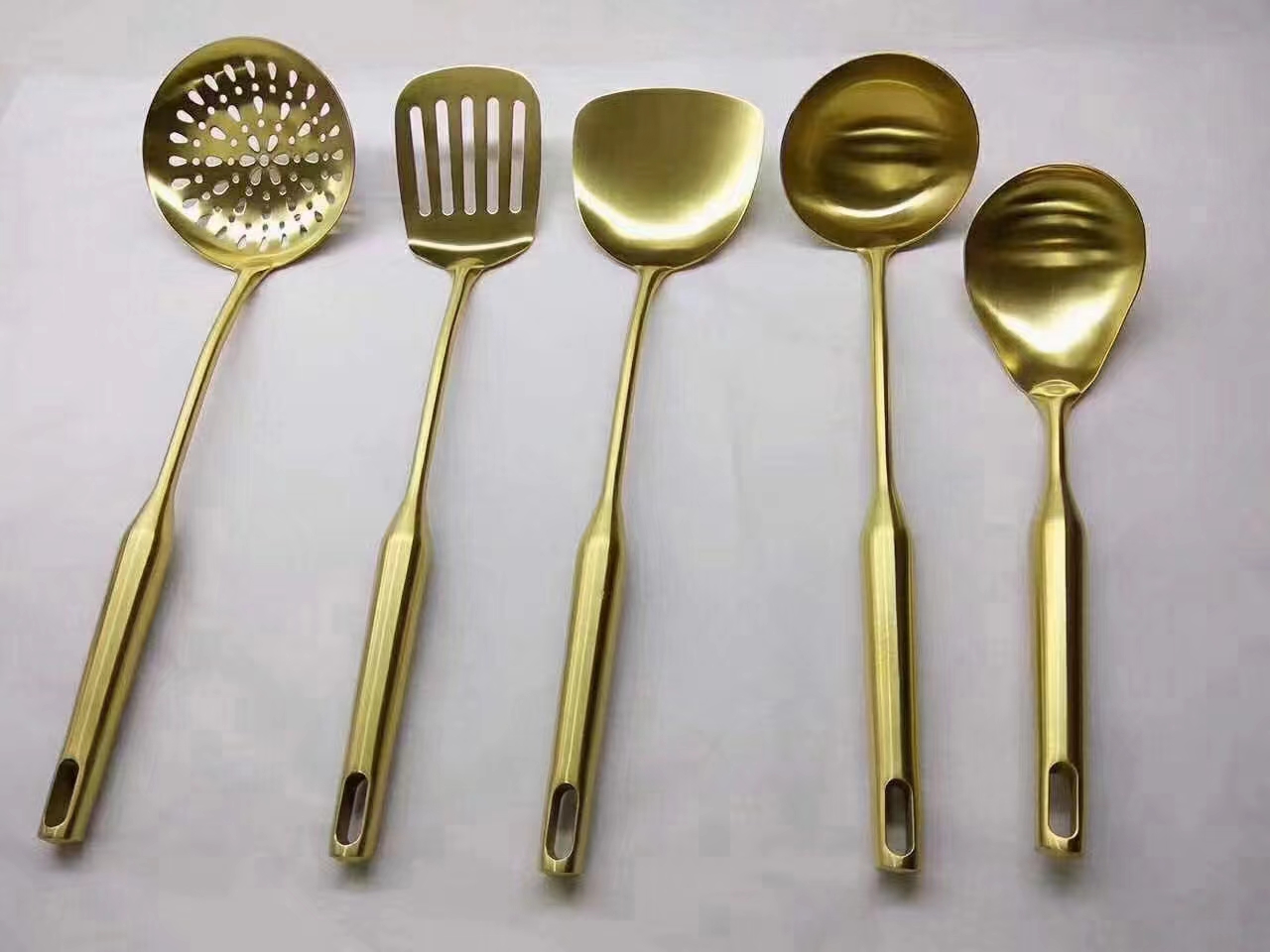 High Efficiency Ceramic Sanitary Ware Vacuum PVD Coating Equipment For Golden Silver Color