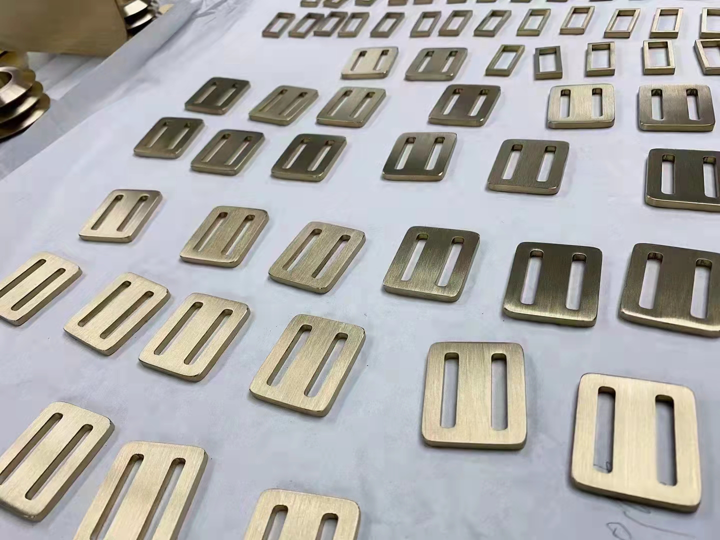 High Efficiency Ceramic Sanitary Ware Vacuum PVD Coating Equipment For Golden Silver Color