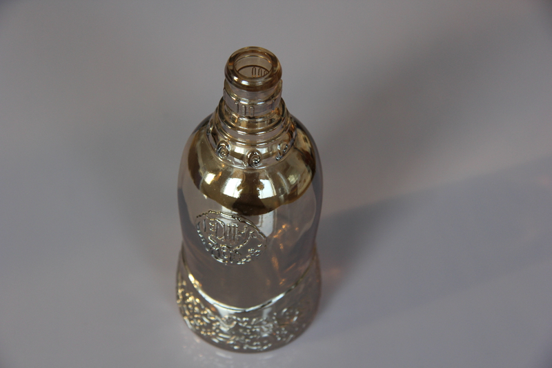 PVD Vacuum Coating Attaches Gorgeous Metallic Film on Glass, Widely Applied for Decorative Glass, Drink Glass And Home Ornamental Glass Production