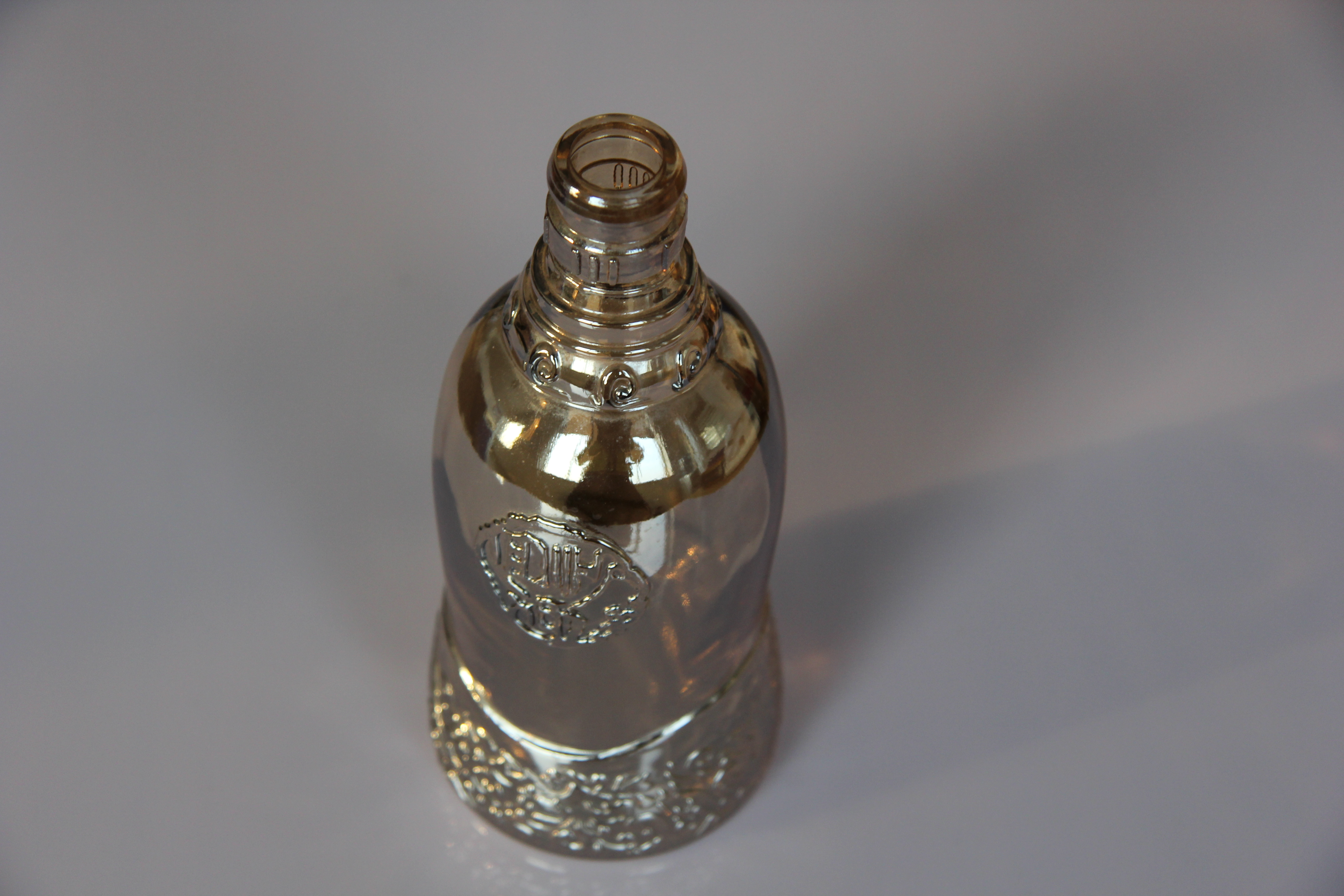 PVD Vacuum Coating Attaches Gorgeous Metallic Film on Glass, Widely Applied for Decorative Glass, Drink Glass And Home Ornamental Glass Production